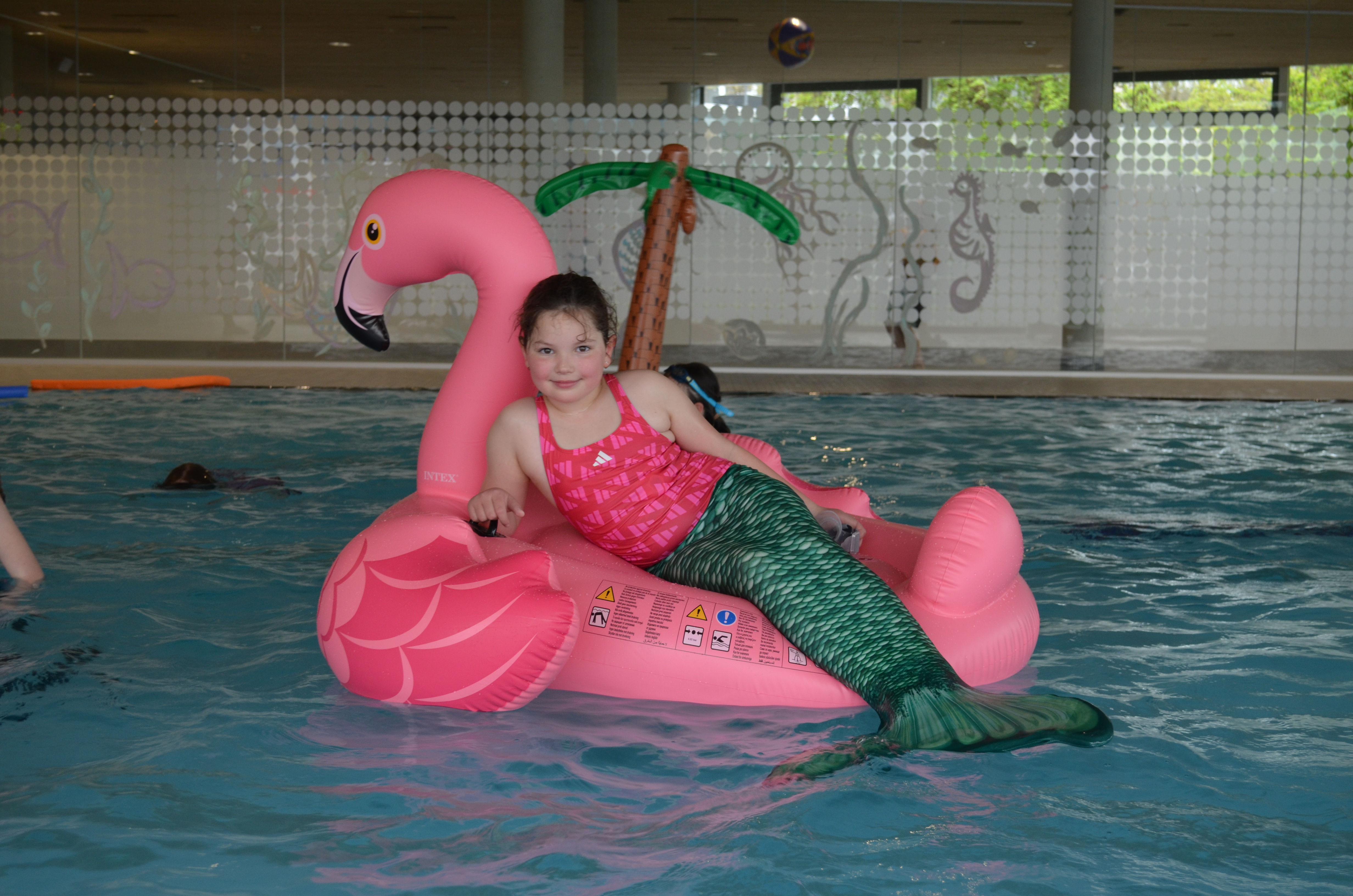 Meerjungfrauenschwimmen im Sport- und Freizeitbad
