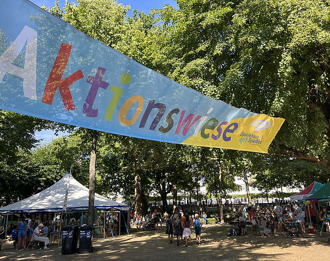 Banner über der Aktionswiese