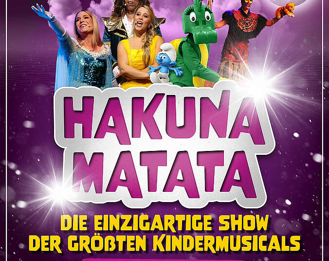 Plakat mit Schriftzug "Hakuna Matata". Es zeigt außerdem unterschiedliche Musical-Charaktere wie den grünen Drachen Tabaluga, einen Schlumpf, die Eiskönigin und andere