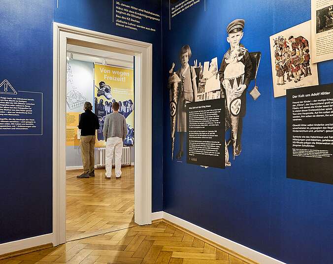 Blick in den Themenraum Jugend unterm Hakenkreuz im Schulmuseum
