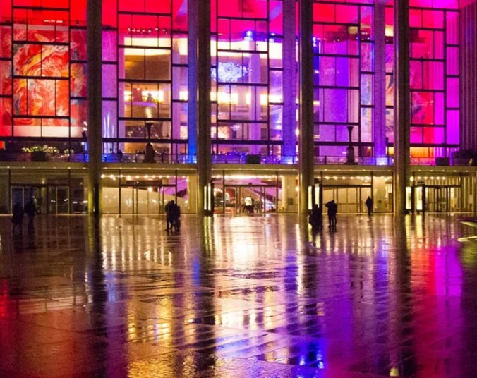 Ansicht Eingang Met Opera (Foto: 2026 LEONINE Distribution GmbH. Screenshot Veranstalter Cineplex.)