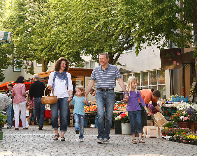 Familie auf dem Markt