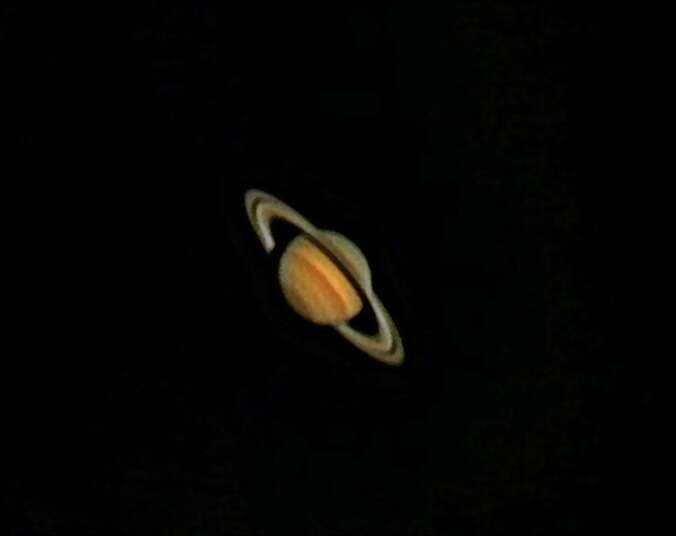 Blick auf den Planeten Saturn mit den Ringen