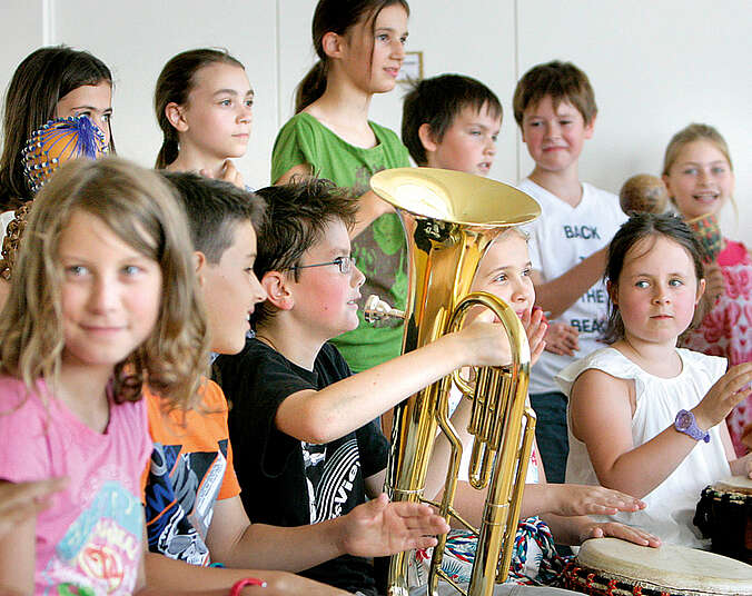 Kinder musizieren
