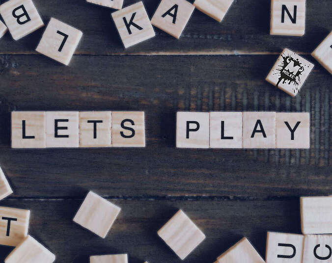 Legesteine mit Buchstaben. (Foto: Canva)