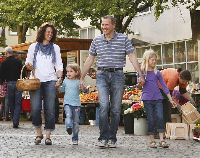 Familie auf den Schlemmermarkt