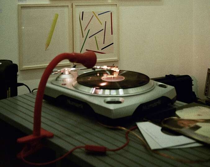 Plattenspieler (Charlotte Raeithel)