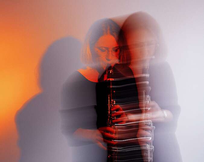 Rebecca Trescher spielt Klarinetten