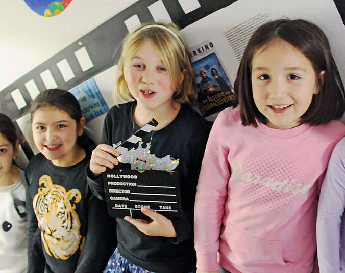 Sechs Mädchen im Kinderkino (Foto: Stadt Friedrichshafen)