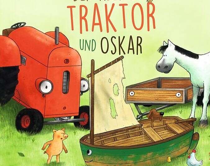 Der kleine Traktor und Oskar auf einer Wiese.