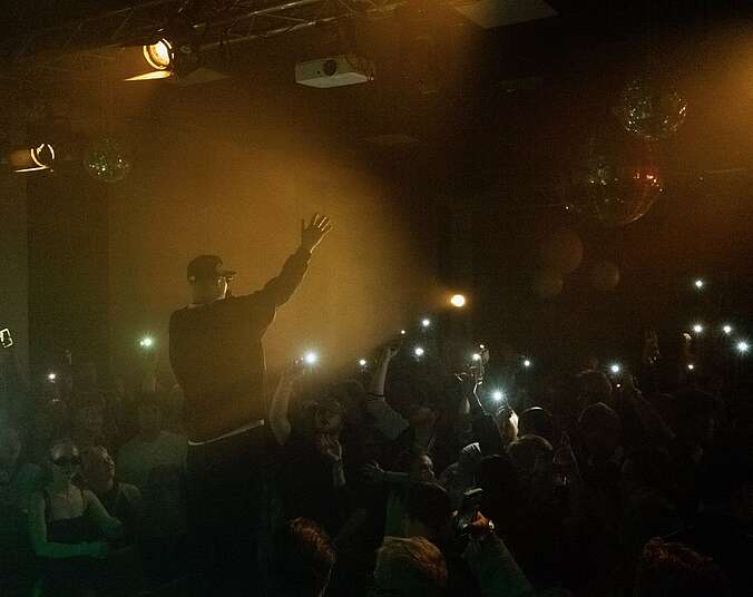 Tanzende Menschen. (Foto: Timotheus Krajeweski)