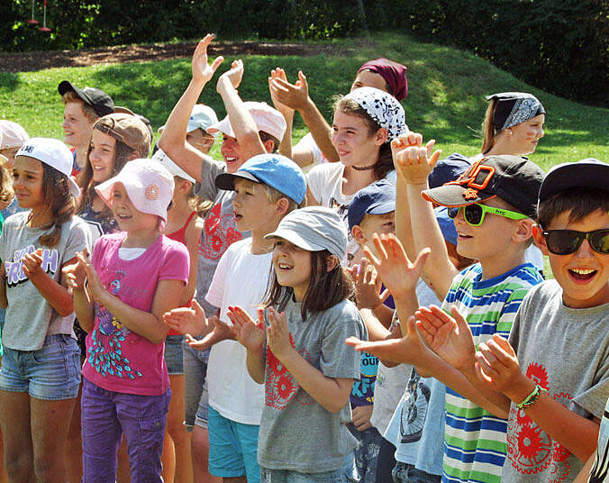 Kinder klatschen