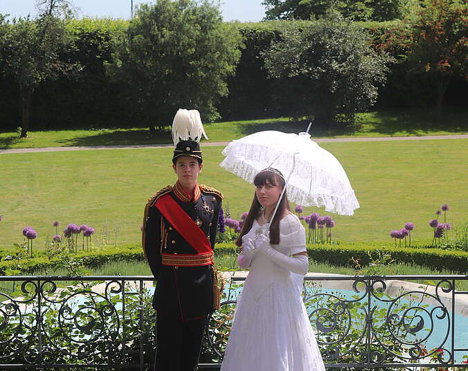 König Karl und Königin Olga im Schlosspark