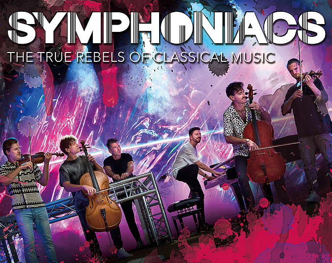 Sechs junge männliche Musiker an unterschielichen Instrumenten auf einer pink-beleuchteten Bühne