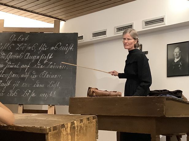Kostümführung: Fräulein Elise – Lehrerin in der Dorfschule um 1850